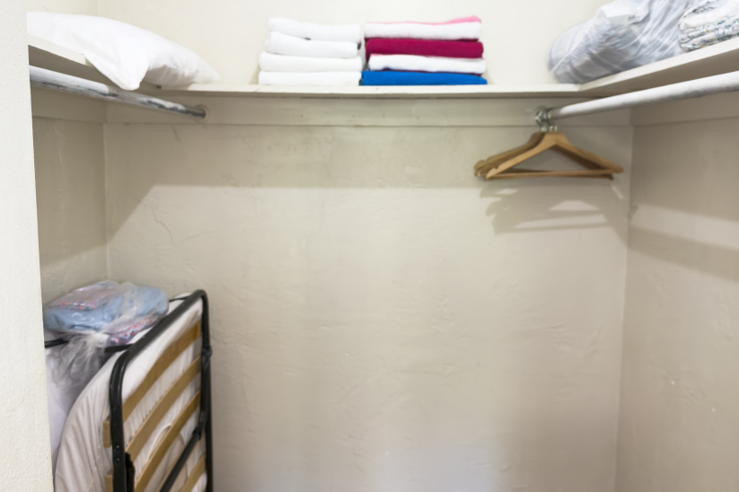 Logan Apartment photo #9